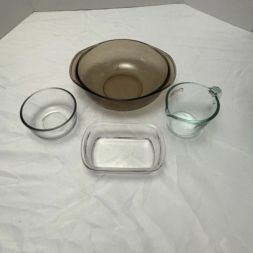 Pyrex Lot Of 4 Pieces Pyrex Measuring Cup, Round Bowl, Square Bowl,large bowl